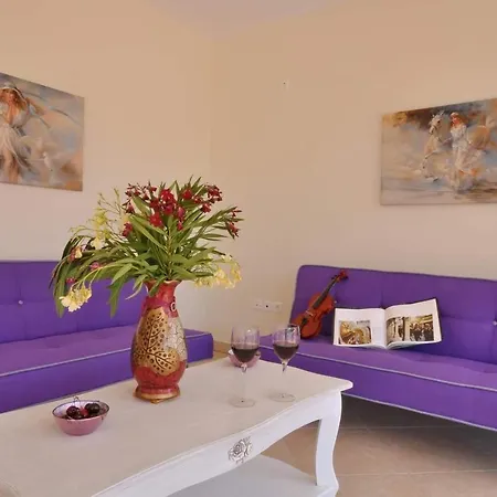 Alexandras Forest View Apartment